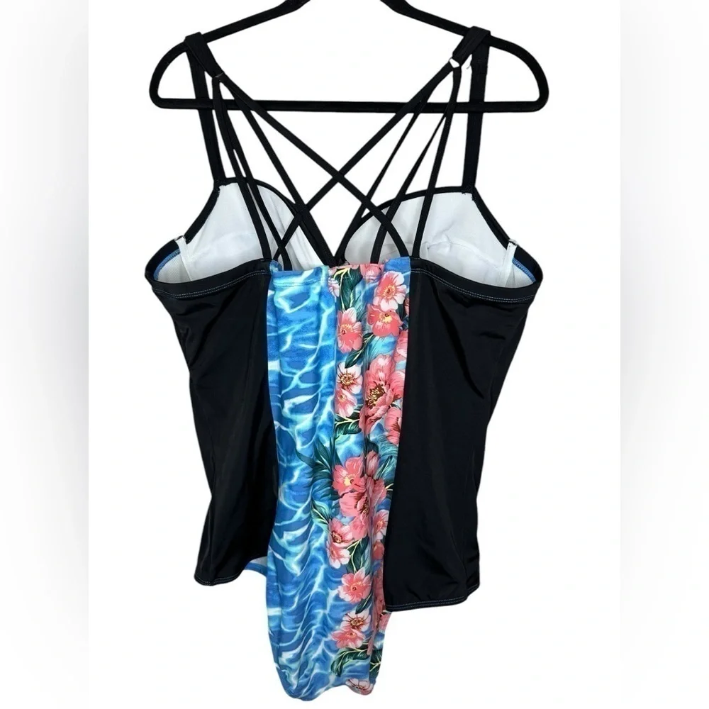 Torrid One Piece Swim Suit Size 3X D/DD Water Floral